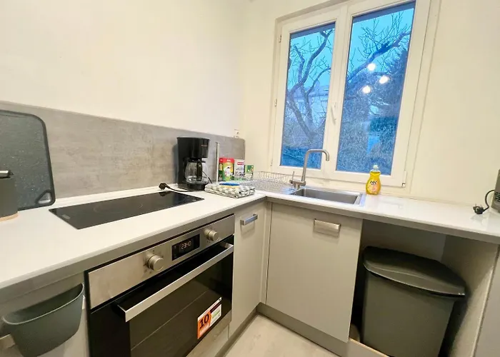 Апартаменти Calme Proche Du Centre - 2 - Wifi Gratuit *